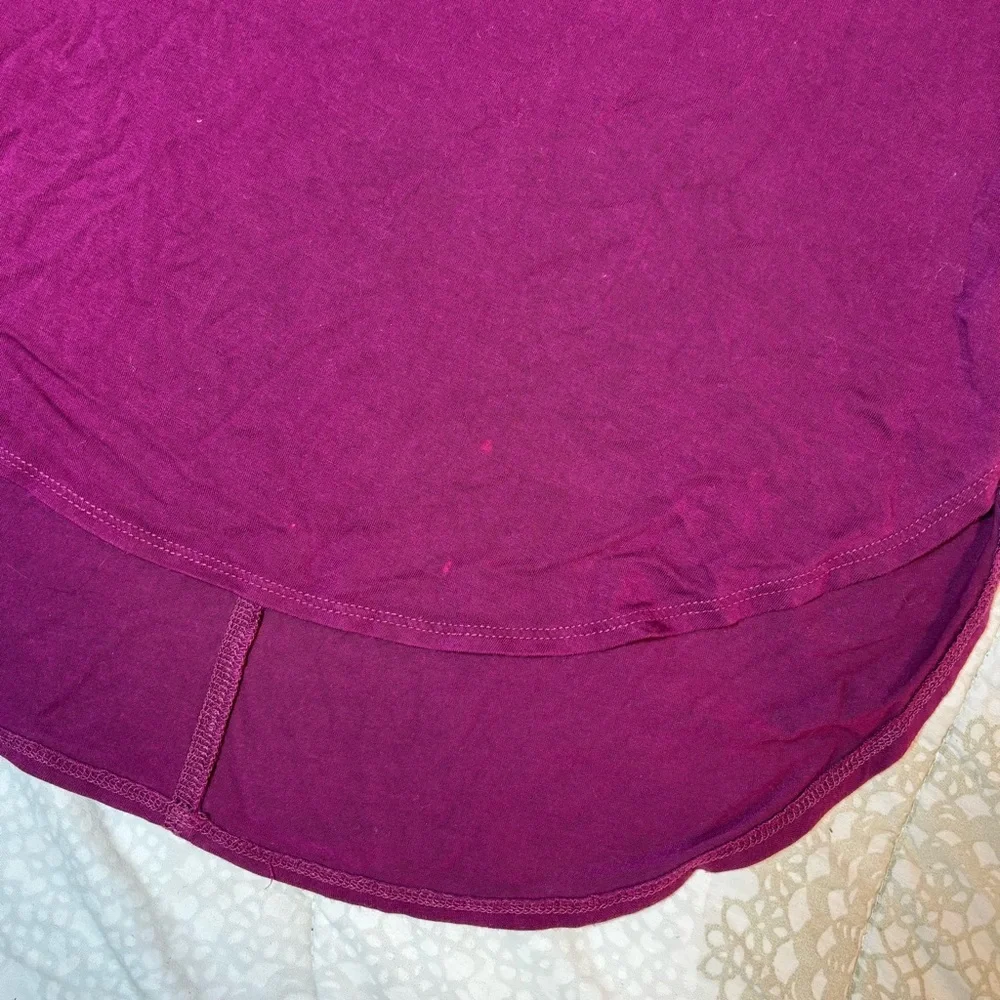 Old Navy Women's Short Sleeve Magenta Tee - Picture 3 of 4
